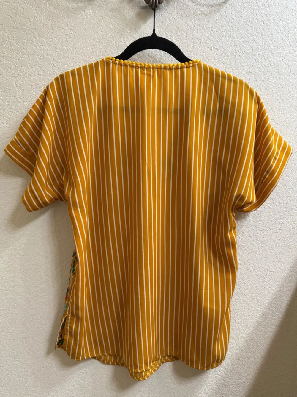 Savanna Jane Cute Mustard Yellow Striped Embroidered V-Neck Top Size S - Picture 6 of 8